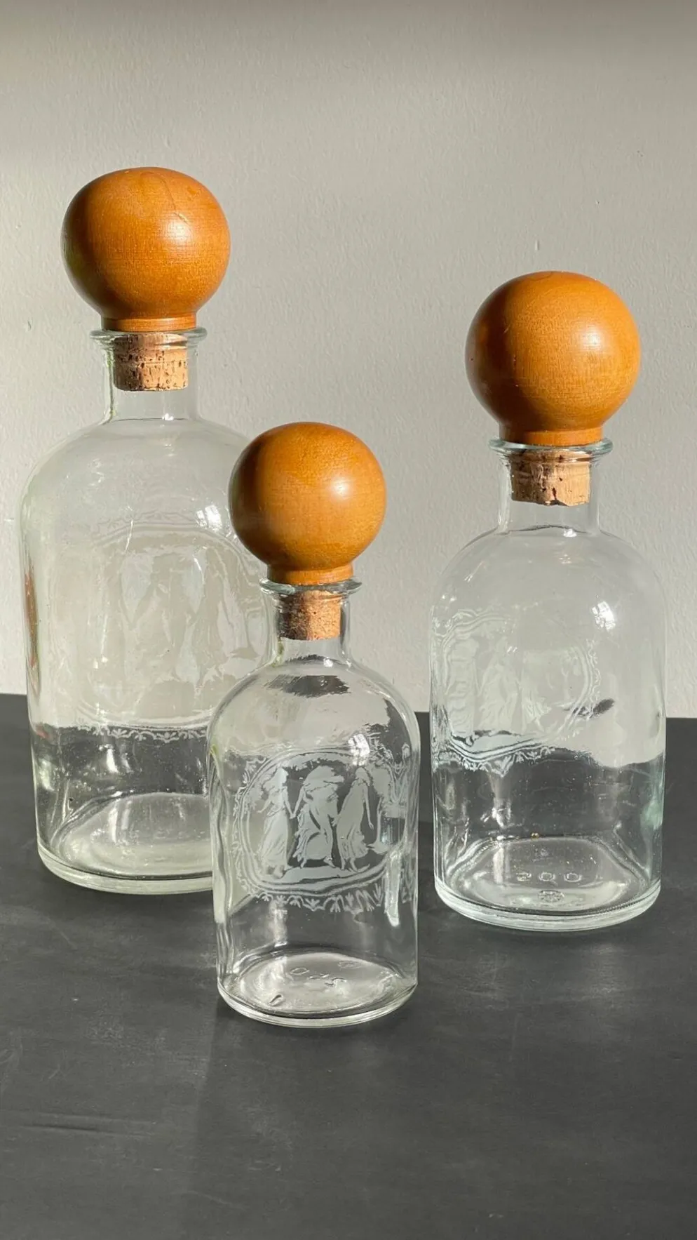 BOUTEILLES Verre Gravé et Bois VINTAGE