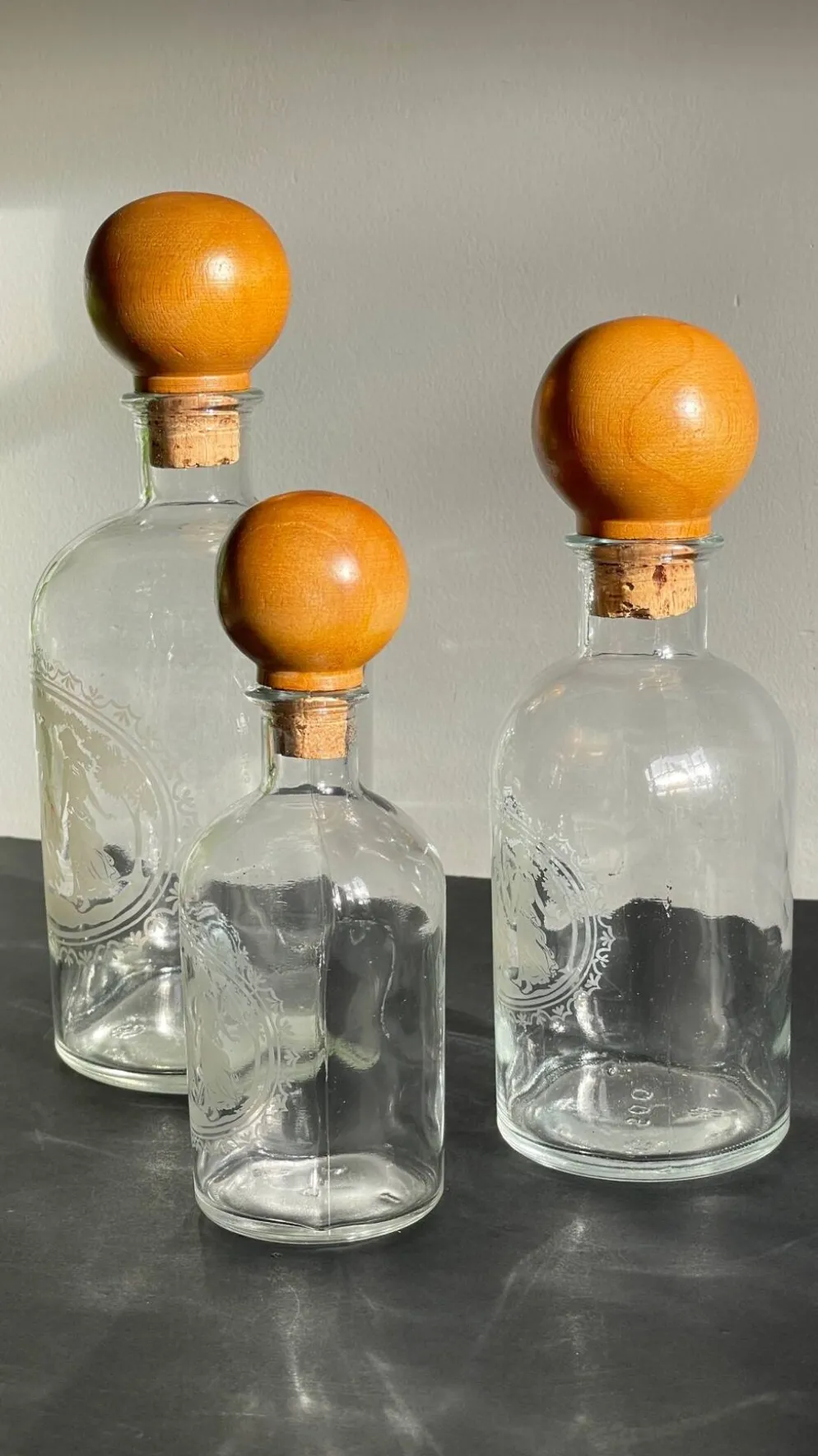BOUTEILLES Verre Gravé et Bois VINTAGE
