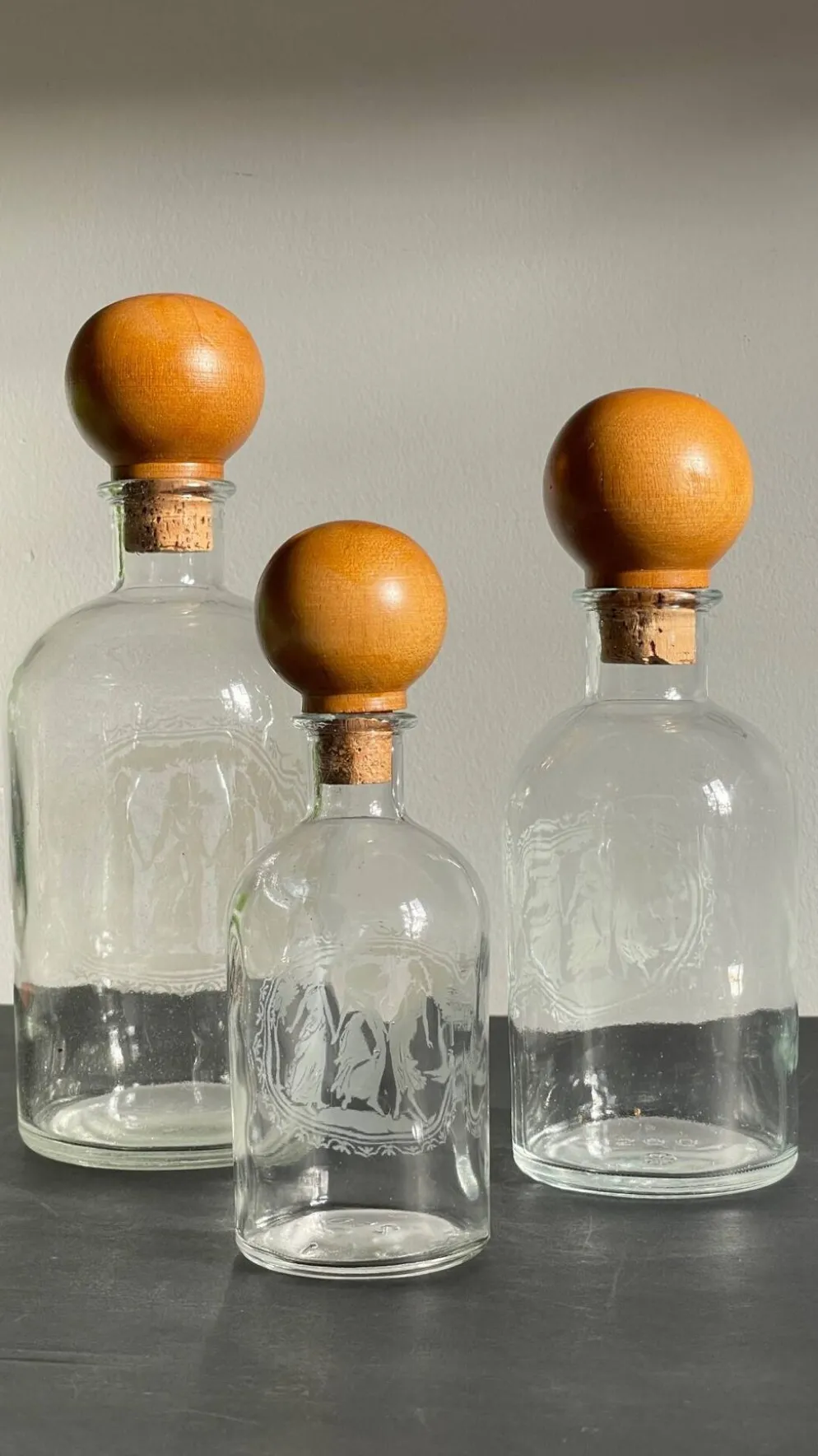 BOUTEILLES Verre Gravé et Bois VINTAGE