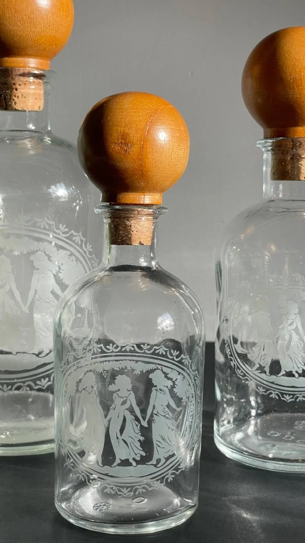 BOUTEILLES Verre Gravé et Bois VINTAGE