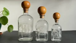 BOUTEILLES Verre Gravé et Bois VINTAGE
