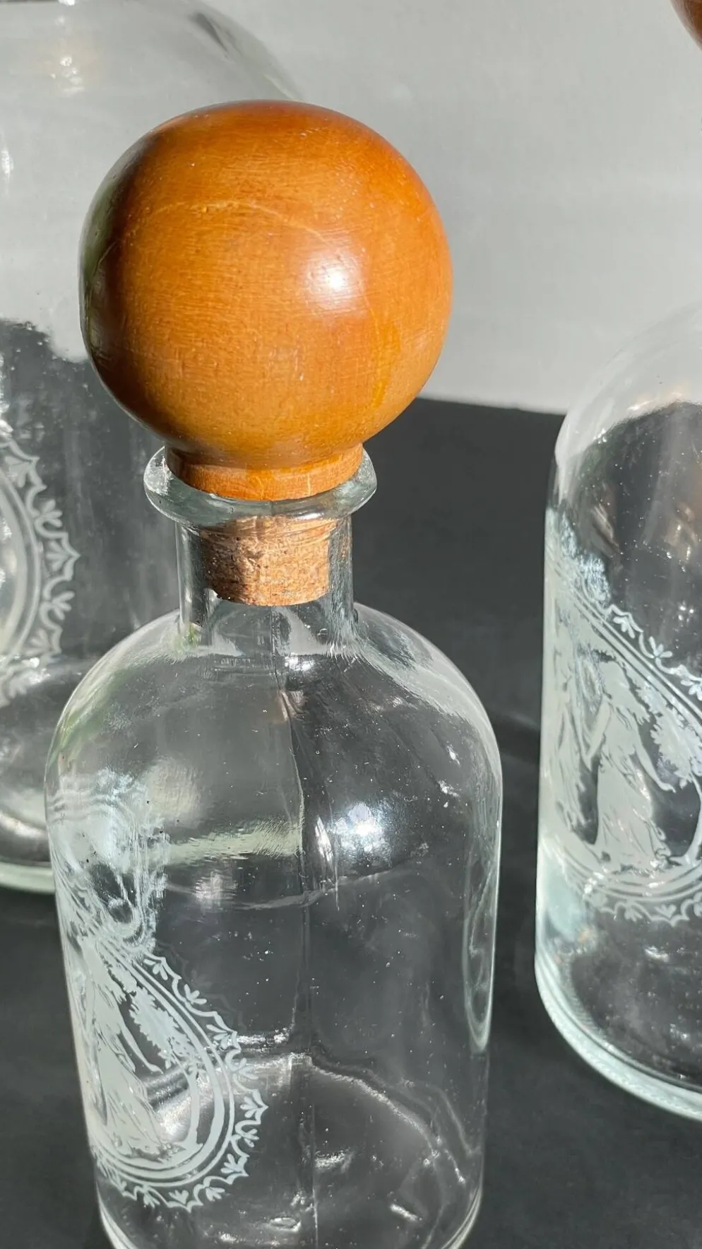 BOUTEILLES Verre Gravé et Bois VINTAGE