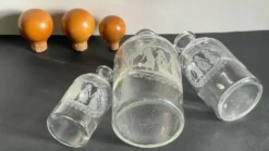 BOUTEILLES Verre Gravé et Bois VINTAGE
