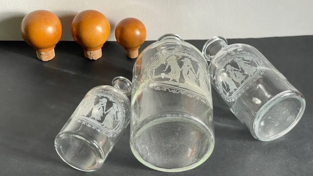 BOUTEILLES Verre Gravé et Bois VINTAGE