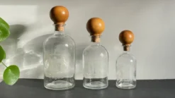 BOUTEILLES Verre Gravé et Bois VINTAGE