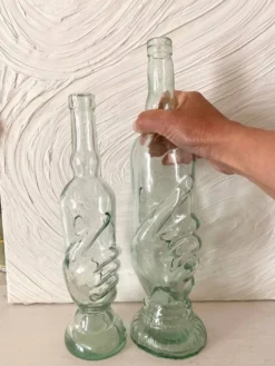 Bouteilles vintage mains Italie