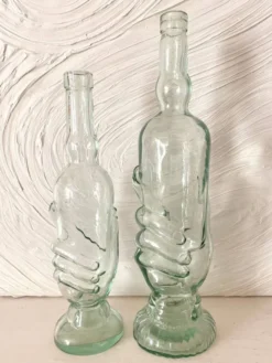 Bouteilles vintage mains Italie