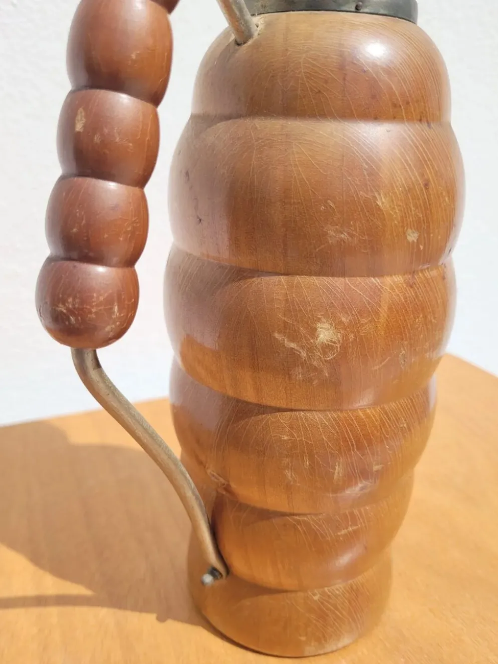 Bouteille thermos vintage en bois tourné signée T. Ergök