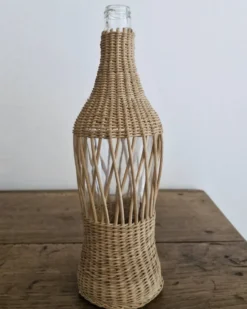 Bouteille verre et osier