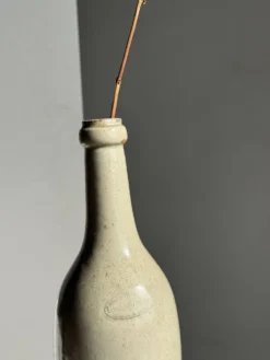 Bouteille vintage en grès beige moucheté H31