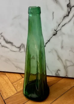 Bouteille vintage Viresa forme écrasée