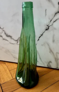 Bouteille vintage Viresa forme écrasée