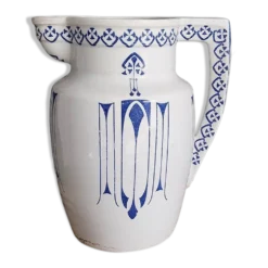 Broc en porcelaine