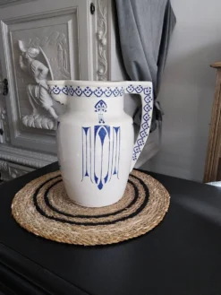 Broc en porcelaine
