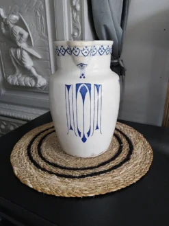 Broc en porcelaine