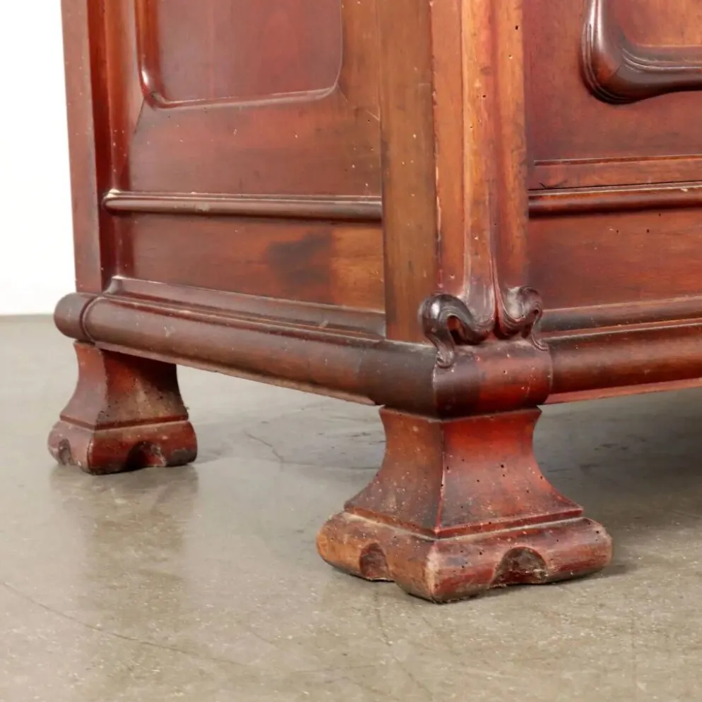 Buffet ancien Art nouveau en noyer avec décorations, Italie, XIXe siècle