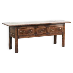 Buffet ancien de style anglais du 19e siècle avec une apparence rurale.