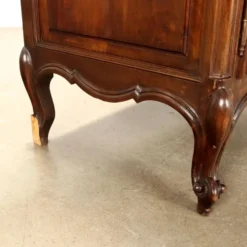 Buffet ancien de style provençal en noyer, Piémont, XXe siècle