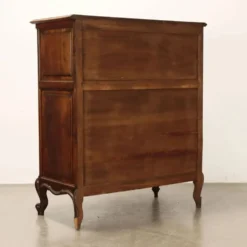 Buffet ancien de style provençal en noyer, Piémont, XXe siècle