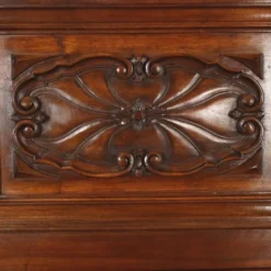 Buffet ancien de style provençal en noyer, Piémont, XXe siècle