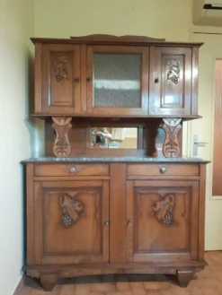 Buffet ancien deux corps en bois sculpté - plateau marbre - très bel état