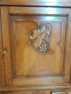 Buffet ancien deux corps en bois sculpté - plateau marbre - très bel état