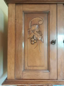 Buffet ancien deux corps en bois sculpté - plateau marbre - très bel état