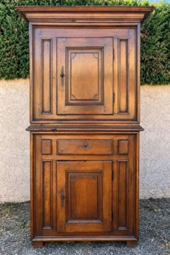 Buffet ancien deux corps en noyer 1800