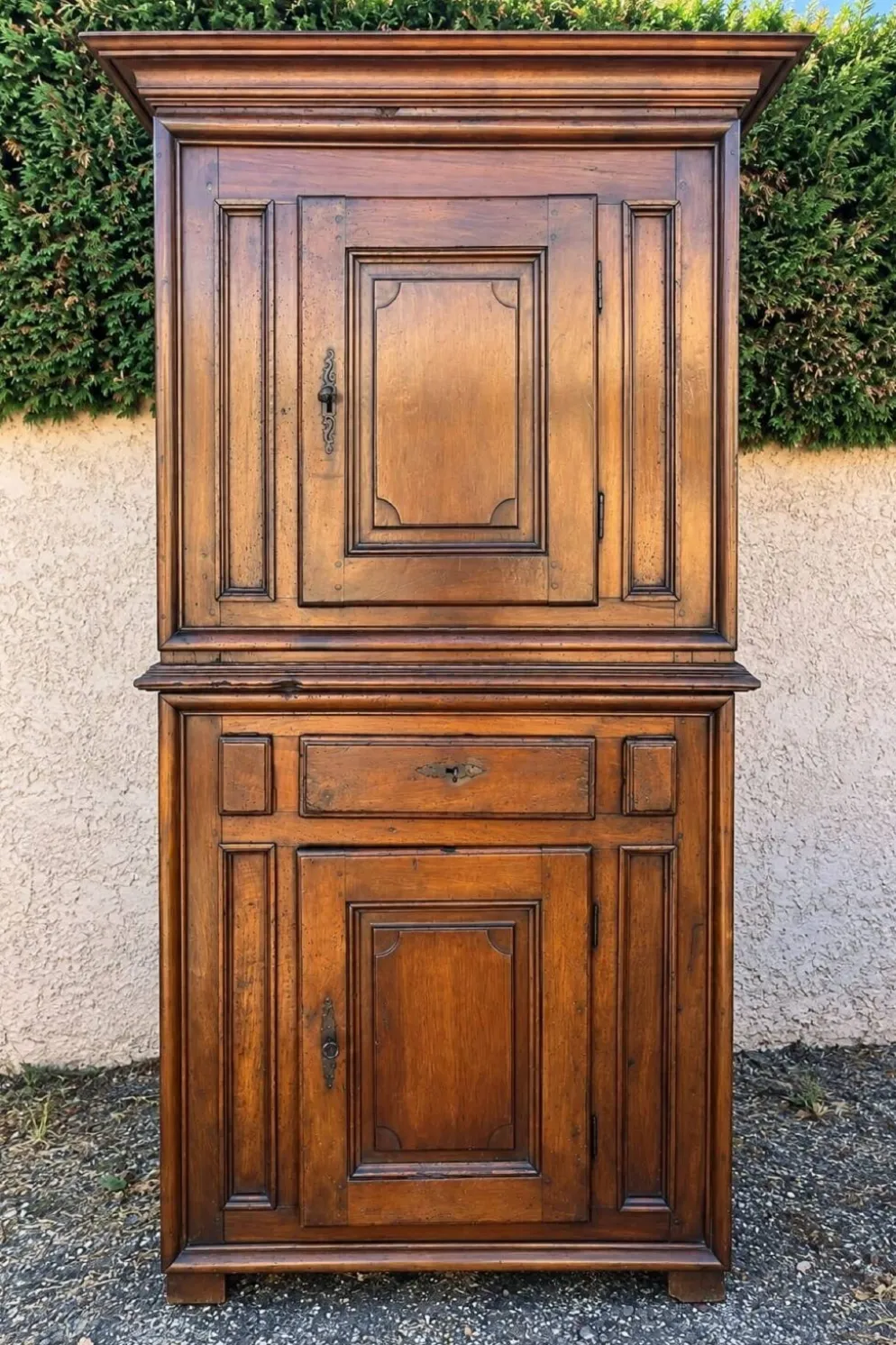 Buffet ancien deux corps en noyer 1800