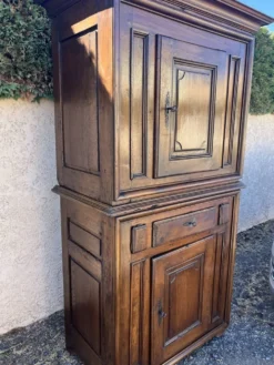 Buffet ancien deux corps en noyer 1800