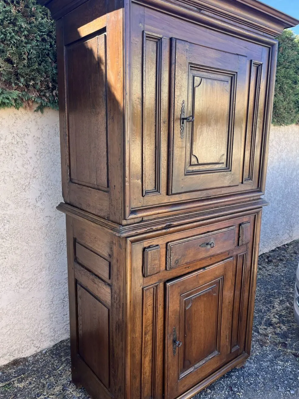 Buffet ancien deux corps en noyer 1800