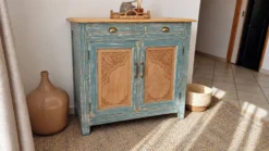 Buffet ancien en bois patiné bleu vert – 2 portes, 2 tiroirs