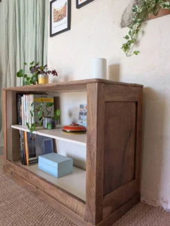 Buffet ancien en noyer – Console, meuble de salle de bain ou buffet de cuisine