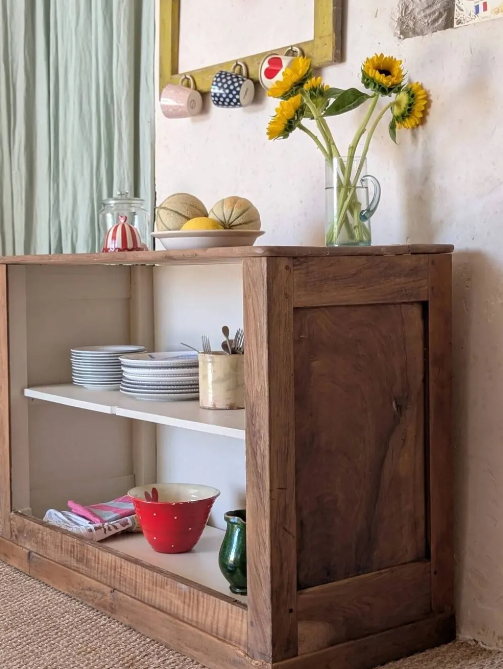 Buffet ancien en noyer – Console, meuble de salle de bain ou buffet de cuisine