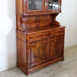 Buffet ancien en noyer ronce, Italie, milieu du 19e siècle.