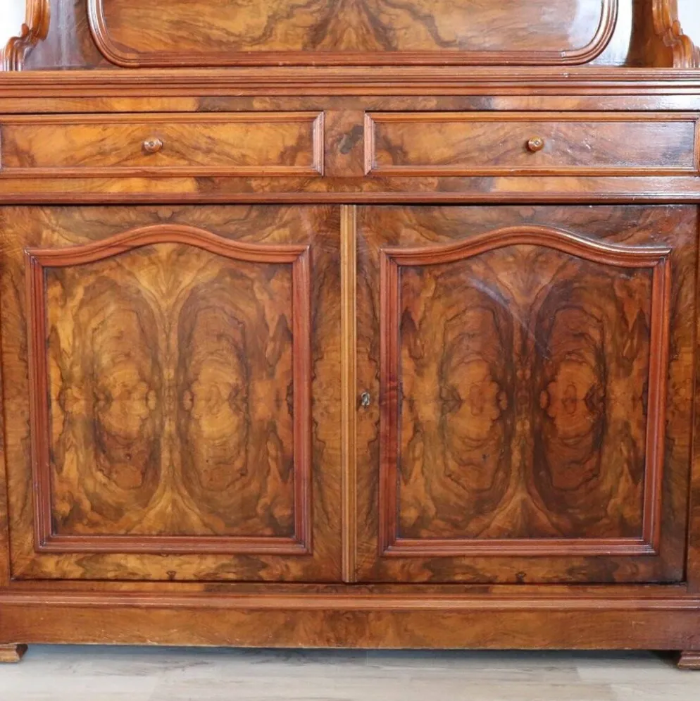 Buffet ancien en noyer ronce, Italie, milieu du 19e siècle.