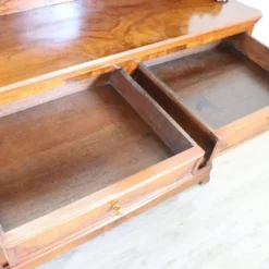 Buffet ancien en noyer ronce, Italie, milieu du 19e siècle.
