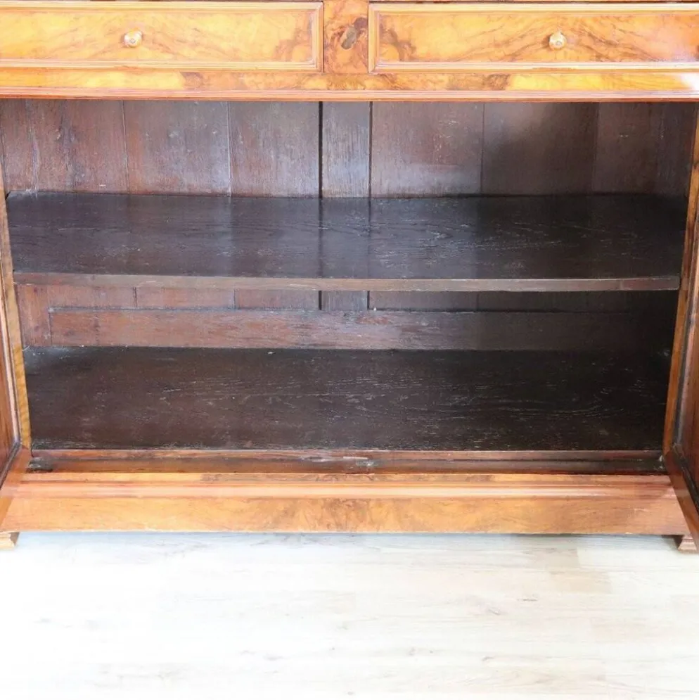 Buffet ancien en noyer ronce, Italie, milieu du 19e siècle.