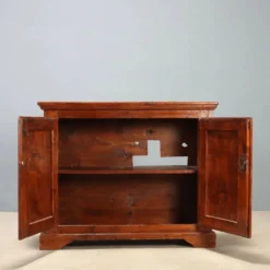 Buffet ancien en sapin à panneaux, Italie, milieu du XIXe siècle