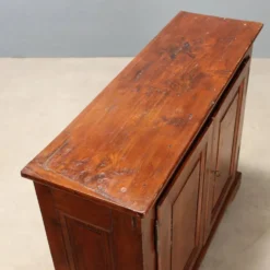 Buffet ancien en sapin à panneaux, Italie, milieu du XIXe siècle
