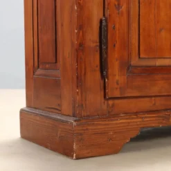 Buffet ancien en sapin à panneaux, Italie, milieu du XIXe siècle