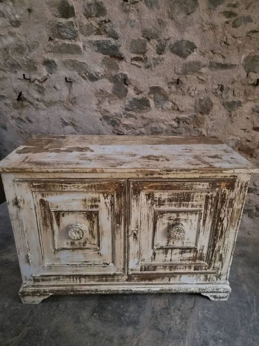 Buffet ancien français en pin avec patine vieillie, vers 1870–1900
