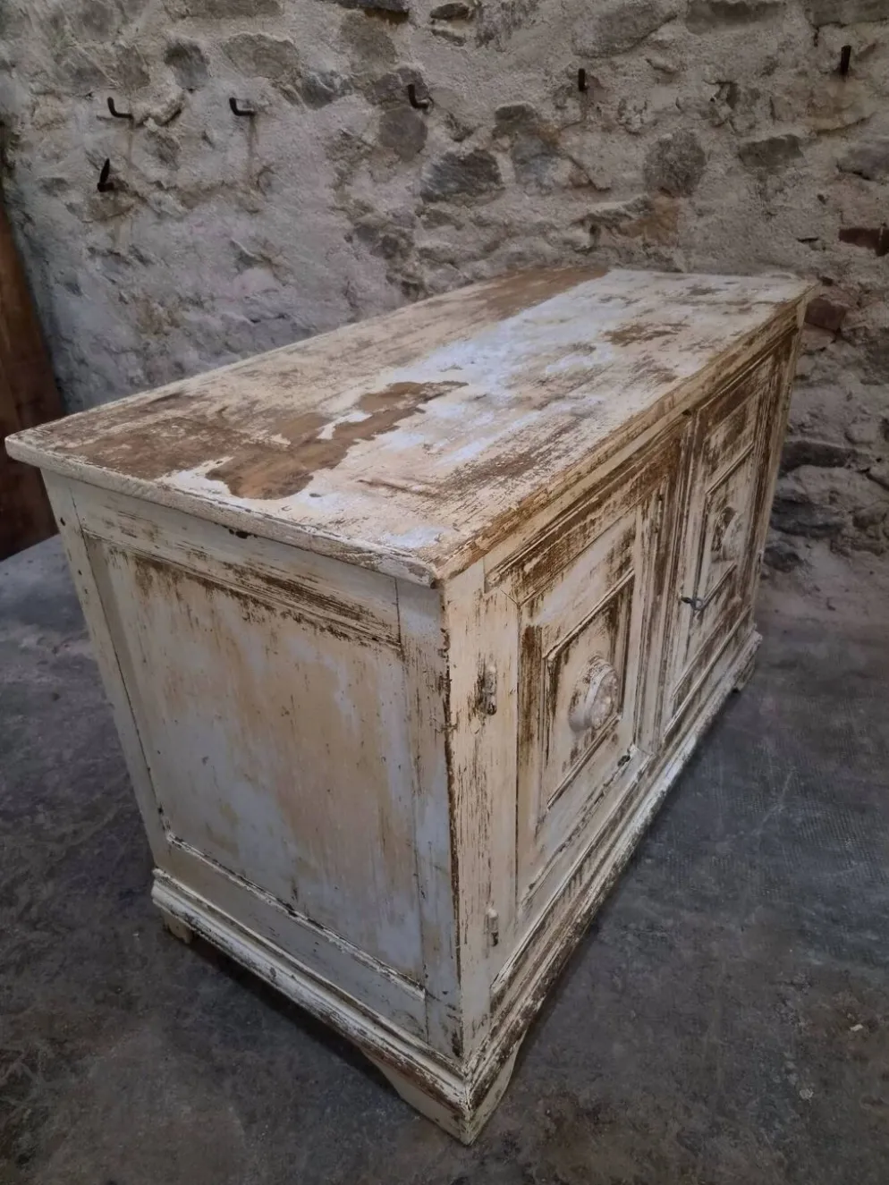 Buffet ancien français en pin avec patine vieillie, vers 1870–1900