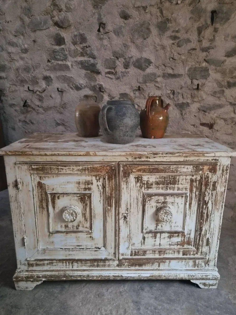 Buffet ancien français en pin avec patine vieillie, vers 1870–1900