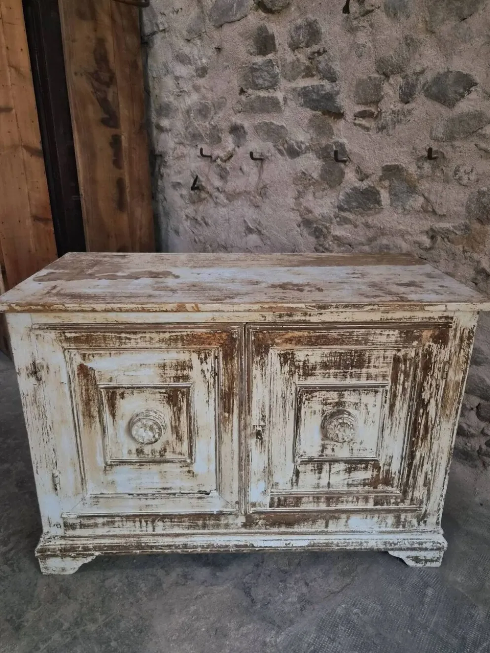 Buffet ancien français en pin avec patine vieillie, vers 1870–1900