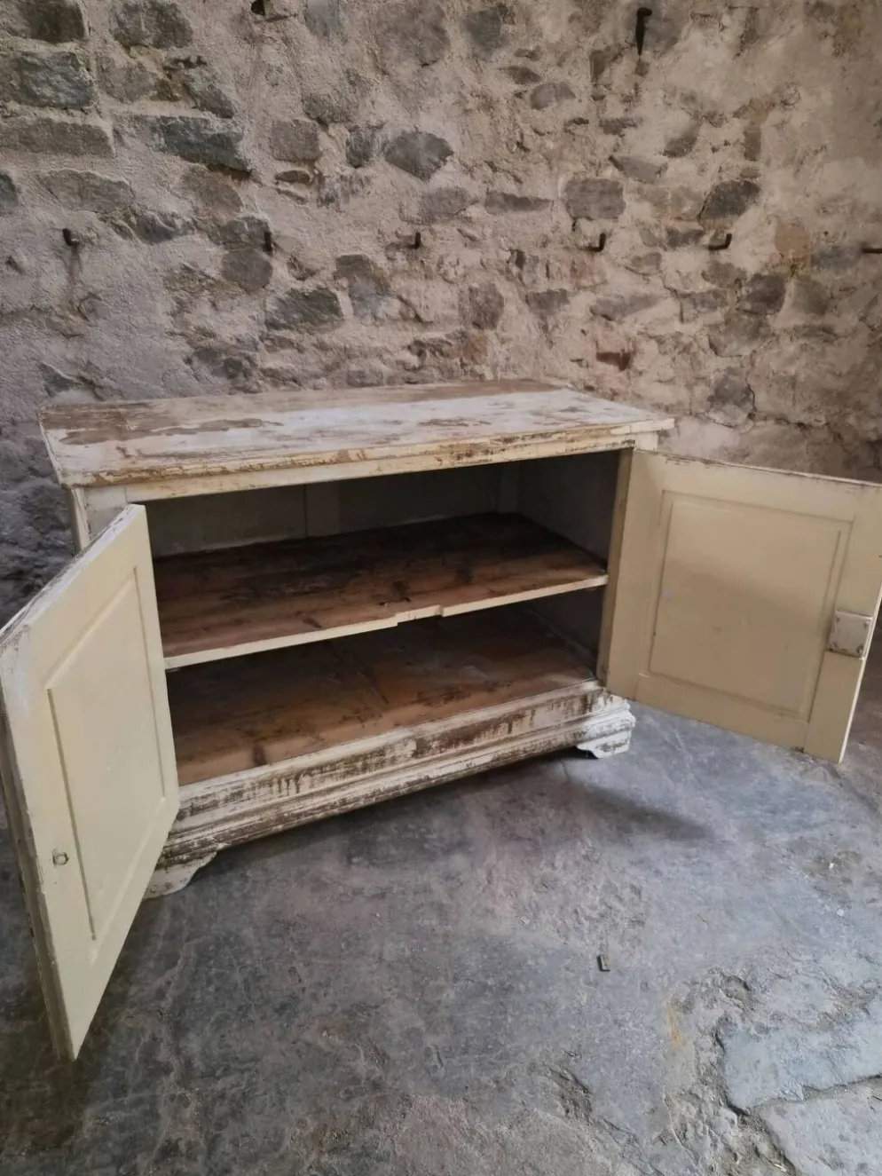 Buffet ancien français en pin avec patine vieillie, vers 1870–1900