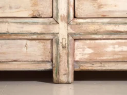 Buffet ancien peint en bois d’orme – Chine, vers 1900