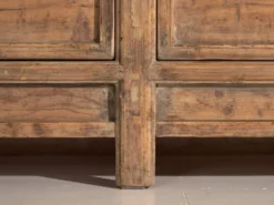 Buffet ancien à trois portes en bois de pin – Chine, vers 1900