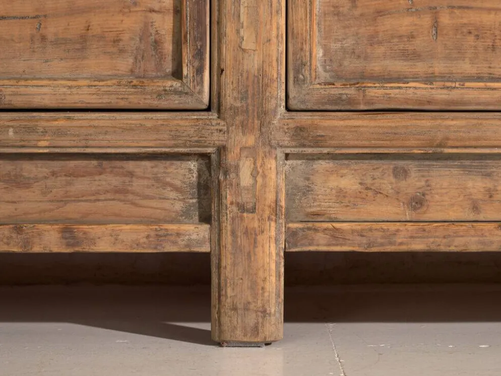 Buffet ancien à trois portes en bois de pin – Chine, vers 1900