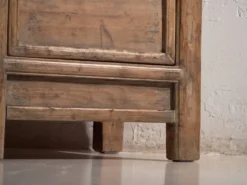Buffet ancien à trois portes en bois de pin – Chine, vers 1900